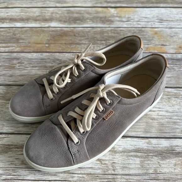Ecco Suede Leather Sneakers Shoes Gray Extra Width Sz 10 - Picture 1 of 11